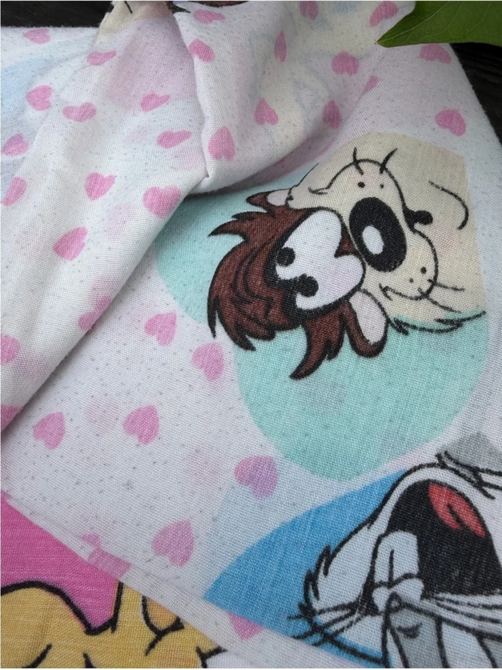 VTG 90s Looney Tunes Tweety, Bugs, Taz, Sylvester heart Twin Sheets Curtain set!
